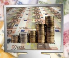 Geld im Netz: Heiß umkämpfter Markt. Bild: pixelio.de, G. Altmann