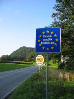 Eine „Schengen-Grenze“ zwischen zwei EU-Staaten.