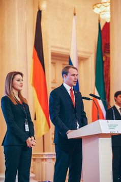 Alena Arshinova, russische Politikerin und Christoph Herzog von Oldenburg, Chairman, German-Russian young leaders conference. Bild: "obs/Deutschland-Russland - Die neue Generation e.V./Vladislav Kushnerov"