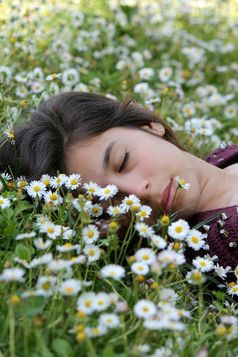 Frühjahrsmüdigkeit | schlafende Frau