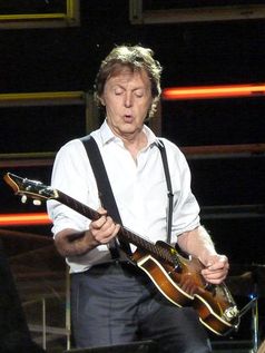 Paul McCartney bei einem Konzert in Dublin (2010) Bild: Flickr / wikipedia.org