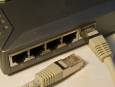 Stecker raus: Bald kein Platz mehr im IPv4-Internet. Bild: pixelio.de, Chris Adel