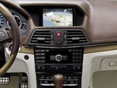 Display im Auto: Infotainment bei der Fahrt wird immer selbstverständlicher. Bild: Mercedes