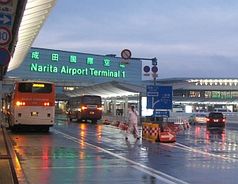 Tokios Flughafen Narita: Katastrophe macht Flugtickets teuer. Bild: WikimediaCC