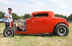 Hot Rod: erkennt man an ihren übergroßen Hinterrädern. Bild: flickr.com/exfordy