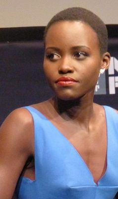 Lupita Nyong’o (2013) Bild: aphrodite-in-nyc from new york city Licensing - wikipedia.org