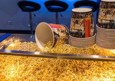 Popcorn: Bei traurigen Filmen wird viel gegessen. Bild: Rainer Sturm/pixelio.de