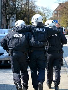 Polizisten (Symbolbild)