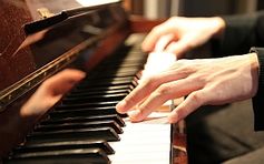 Klavierüben: gut für das Gehirn. Bild: Flickr/Kim