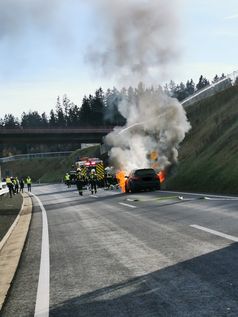 Brennender PKW Bild: Polizei