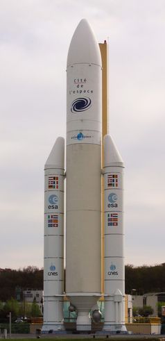 Modell einer Ariane 5 in Originalgröße in der Cité de l’espace in Toulouse