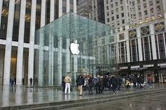 Apple Store: Unternehmen gerät unter Druck. Bild: pixelio.de/Carl-Ernst Stahnke