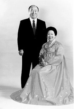 Sun Myung Moon und seine Frau . Bild: Steve Dufour at en.wikipedia