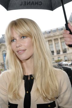 Claudia Schiffer beim Pariser Chanel-Defilee (2009).