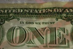 Dollar: Bürger sollen künftig mehr abgeben. Bild: Bernd Kasper, pixelio.de