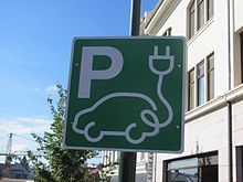 Verkehrsschild: Hinweis auf Stromtankstelle (Reykjavík). Bild: de.wikipedia.org