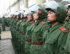 Paramilitärische Polizei in Lhasa. Bild aus dem Video