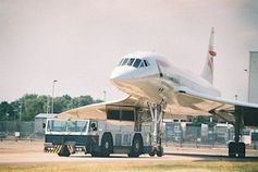 Jet: Hyperloop soll Flugzeuge locker abhängen. Bild: flickr.com/james_jhs