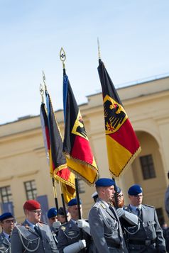 Abordnungen aus allen Bereichen des Sanitätsdienstes verabschieden Generaloberstabsarzt Dr. Michael Tempel als Inspekteur des Sanitätsdienstes der Bundeswehr und begrüßen Generaloberstabsarzt Dr. Ulrich Baumgärtner als neuen Inspekteur Bild: "obs/Presse- und Informationszentrum Sanitätsdienst/Markus Dittrich"