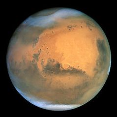 Mars in natürlichen Farben, aufgenommen am 26. Juni 2001 mit dem Hubble-Weltraumteleskop Bild: de.wikipedia.org