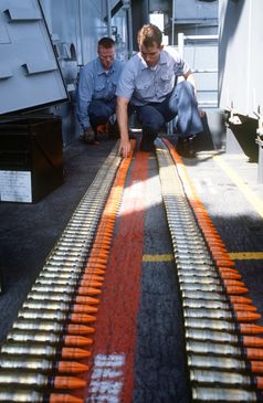 20-mm-Munition für das Phalanx CIWS auf der USS Missouri (BB-63)
