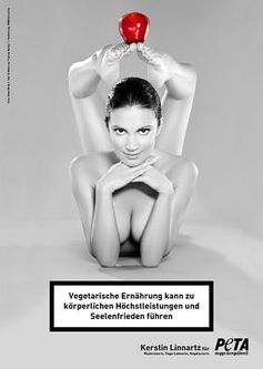 Moderatorin & Yoga-Lehrerin Kerstin Linnartz Bild: PETA Deutschland e. V.