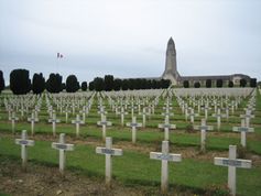 Verdun heute: Die französische Gedenkstätte "Ossuaire de Douaumont" (Das Beinhaus von Verdun) Foto: ZDF und Tobias Corts