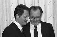 Uwe Barschel (links) 1983 im Gespräch mit Lothar Späth. Bild: Deutsches Bundesarchiv (German Federal Archive), B 145 Bild-F065018-0011