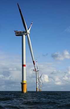 Offshore-Windenergieanlage Bild: Hans Hillewaert / de.wikipedia.org