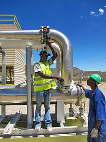 Arbeiter am Geothermiekraftwerk Olkaria. Bild: Lydur Skulason / de.wikipedia.or