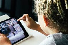 Tablet: Altersnachweis für Kinder im Web diskutiert