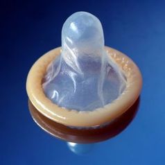 Kondom: Russland zieht Durex-Waren aus dem Verkehr. Bild: pixelio.de, Klicker