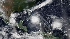 Hurrikans: Antrieb der Intensität durch Naturphänomen.