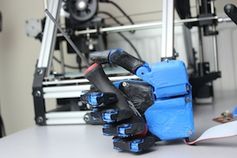 Robo-Hand: kostengünstig aus dem 3D-Drucker. Bild: openbionics.com