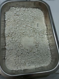 Recyceltes Phosphat aus Klärschlammasche, gewonnen mit dem P-bac-Verfahren.
Quelle: © Fraunhofer IWKS (idw)