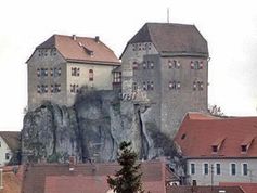 Für 1,1 Millionen Euro zu haben: Burg Hiltpoltstein Bild: GoMoPa / v-h-i.eu