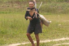 Dieser Murunahua-Mann wurde 1995 erstmals kontaktiert. Die Hälfte seines Volkes starb an den Folgen. Bild:  Chris Fagan/Upper Amazon Conservancy