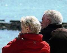 Älteres Paar: Gehirn in einigen Disziplinen besser. Bild: pixelio.de, lupo