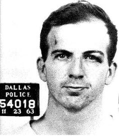 Lee Harvey Oswald nach der Verhaftung