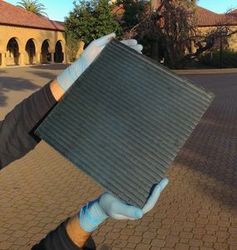 Modul aus blitzschnell hergestellten Perowskit-Solarzellen.