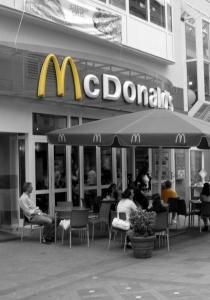 McDonald's ruft Gläser zurück. Bild: pixelio.de, Marcel Klinger