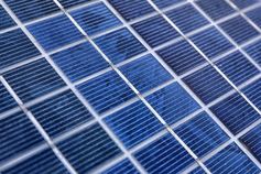 Solarpanele: Neue Solarzellen spalten Wasser. Bild: pixelio.de/Tim Reckmann