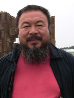 Ai Weiwei 2007 vor Template auf der documenta 12.