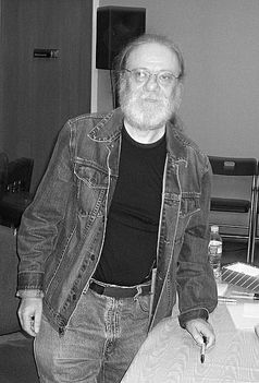 Tommy Ramone während einer Autogrammstunde im Jahr 2008. Bild: http://en.wikipedia.org/wiki/User:Deadblob93