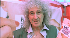 Brian May. Bild:  Screenshot aus dem Videoclip © VIER PFOTEN