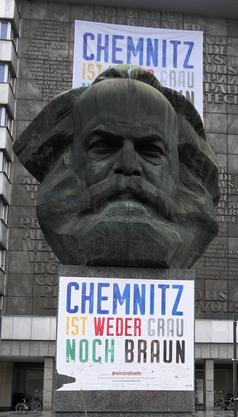Karl-Marx-Denkmal - Aktionsbündnis Chemnitz ist weder grau noch braun
