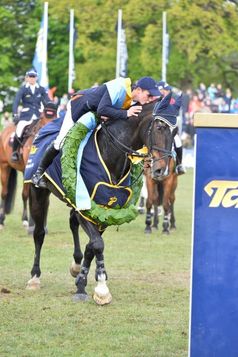 Gilbert Tillmann und Hello Max. Bild: "Karl-Heinz Frieler obs/EN GARDE Marketing GmbH"