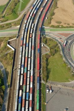 Güterzüge im Hafen von Bremerhaven (Symbolbild)
