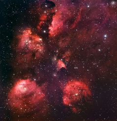 Der Katzenpfotennebel NGC 6334, aufgenommen mit dem 2,2m-MPG/ESO-Teleskop am La Silla-Observatorium Bild: ESO