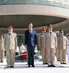 Assad beim Besuch des Grabs des Unbekannten Soldaten 2012